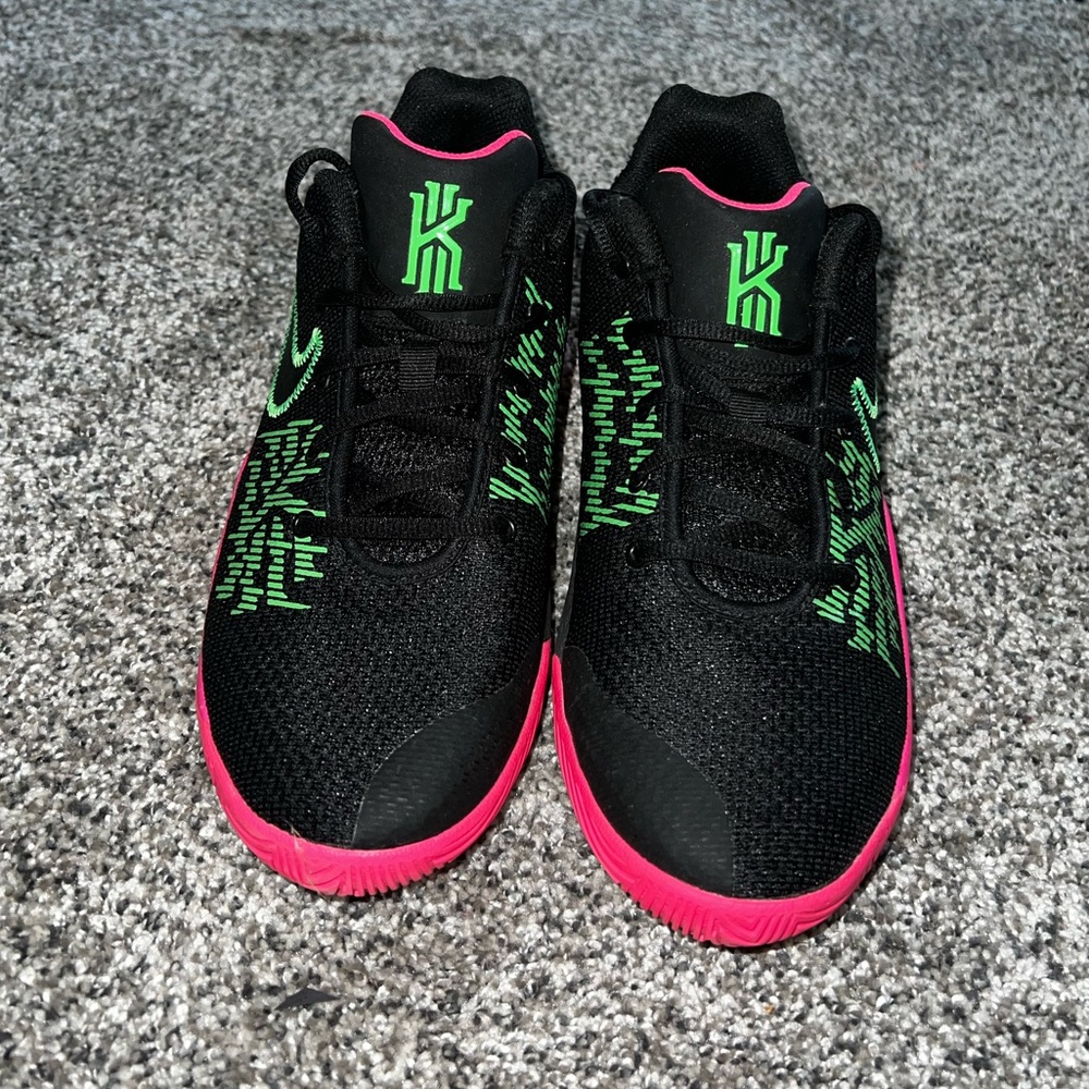 Nike Kyrie Flytrap II Basketball Shoe with Pink and Green Highlights